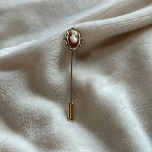 Vintage Avon Cameo Pin